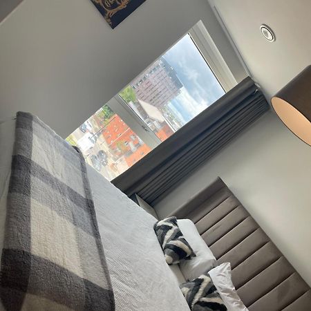 Modern 2 Bedroom City Centre Apartment W Balcony Manchester Exterior photo