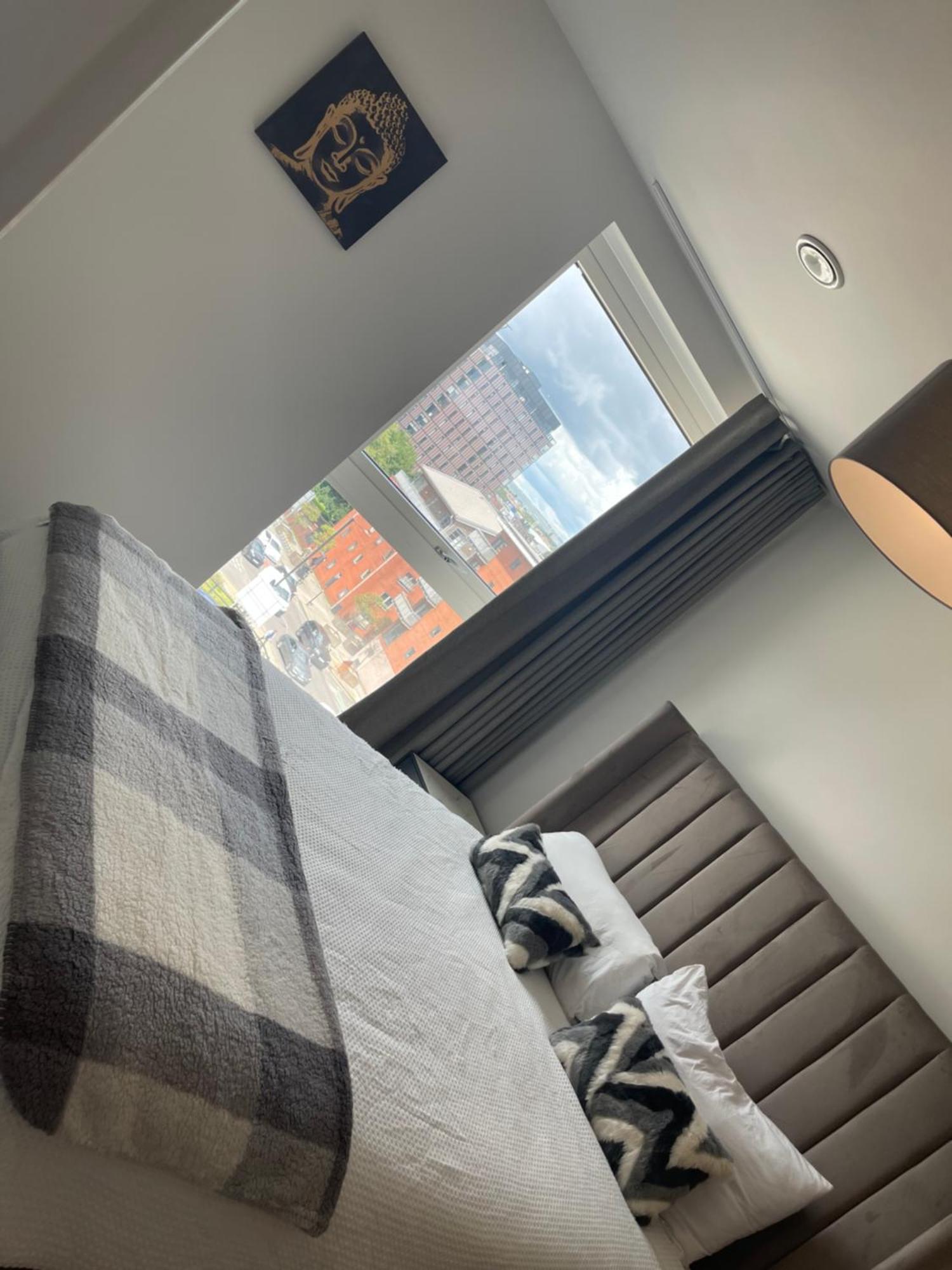 Modern 2 Bedroom City Centre Apartment W Balcony Manchester Exterior photo